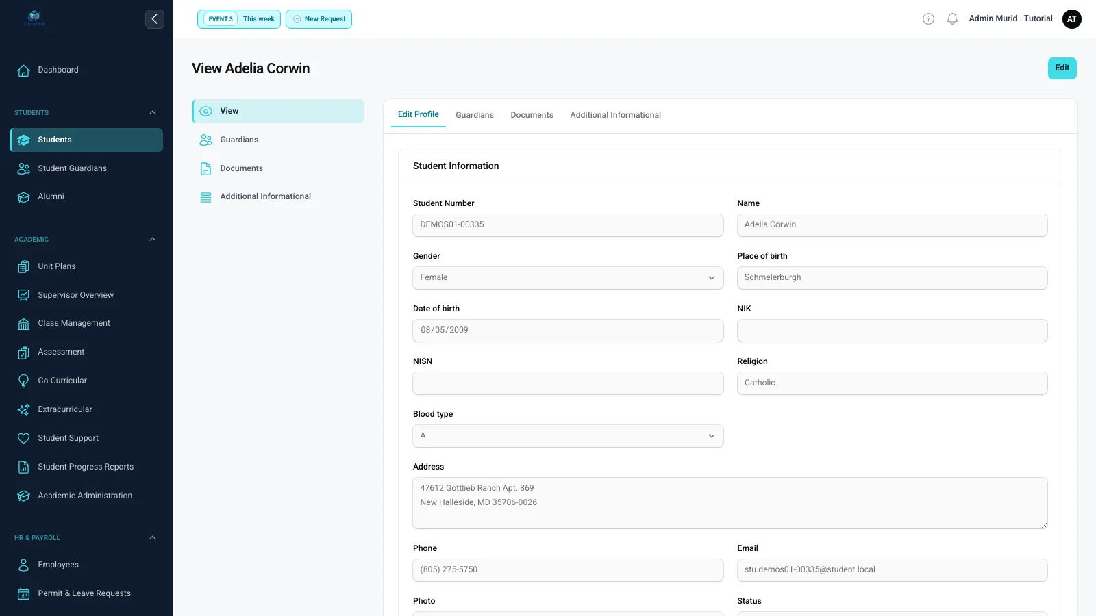 Profil murid setelah disimpan dengan identitas, foto, status, dan navigasi data terkait